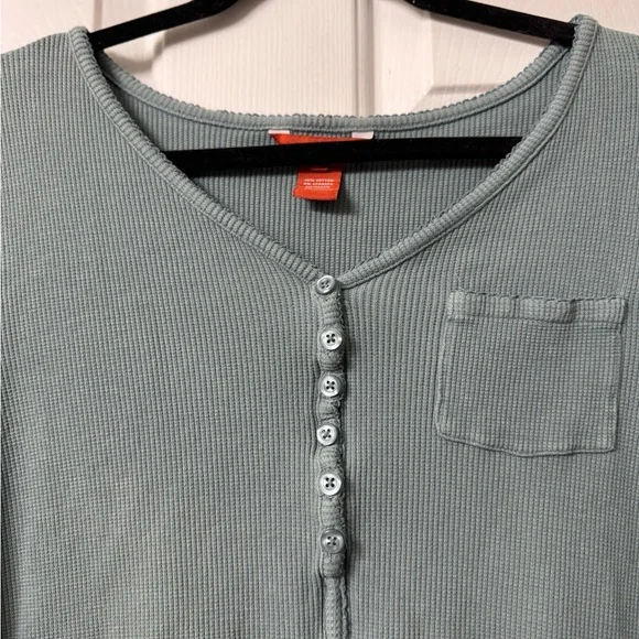 Sundance Henley, top, L, blue/gray, V-neck with 6 buttons, long sleeved Like new - Picture 3 of 9